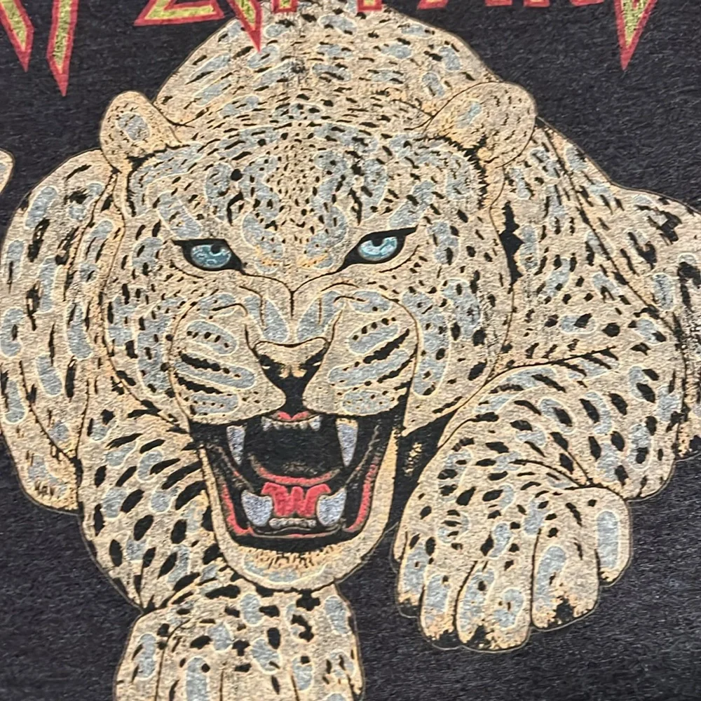 Def Leppard XL Sweatshirt - Picture 6 of 16